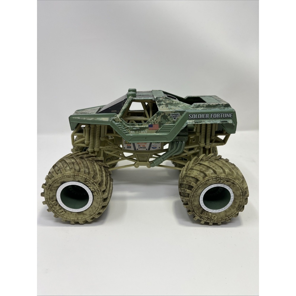 Monster‎ Jam Soldier Fortune Green Monster Truck 1:64 - Picture 3 of 4